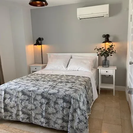 Moonbox Hotel *
